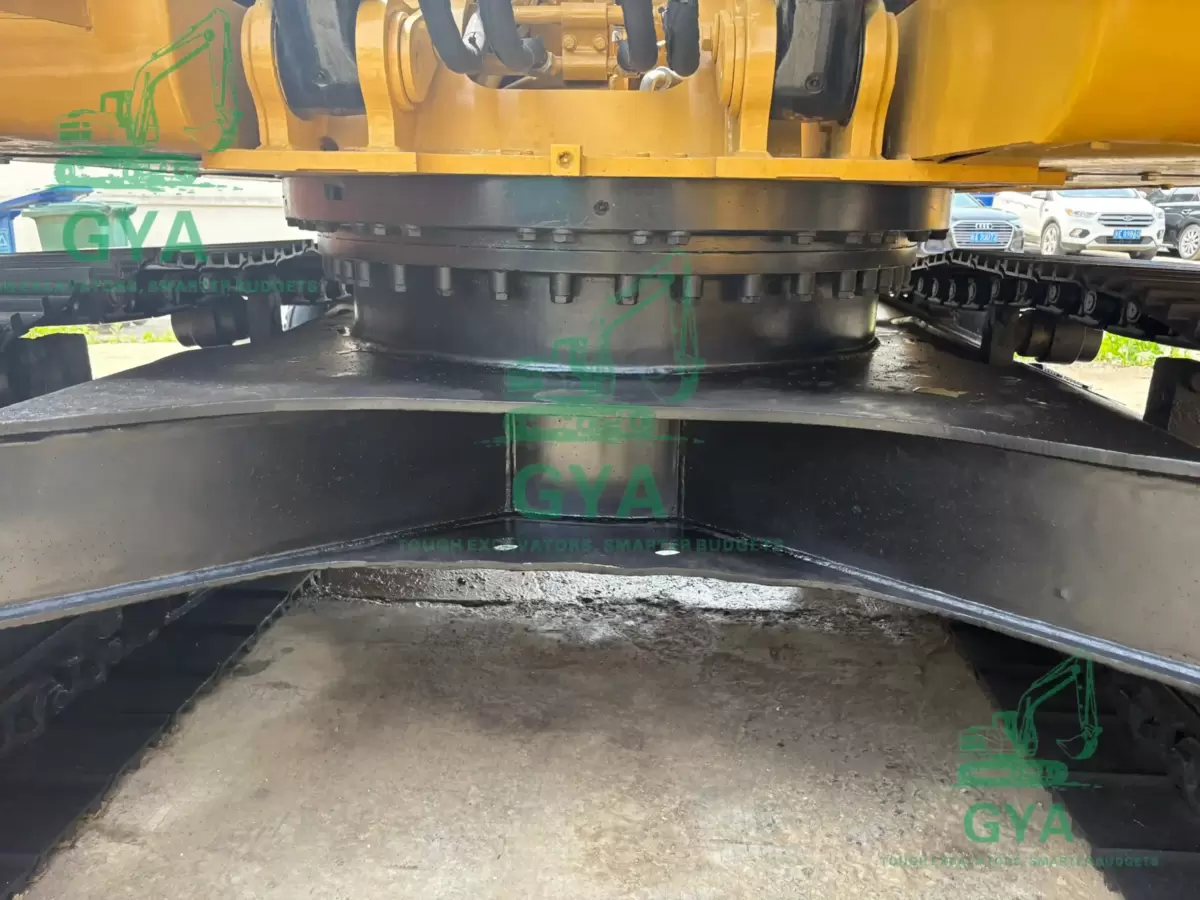 2022 Caterpillar CAT 320D2L detail photo 2