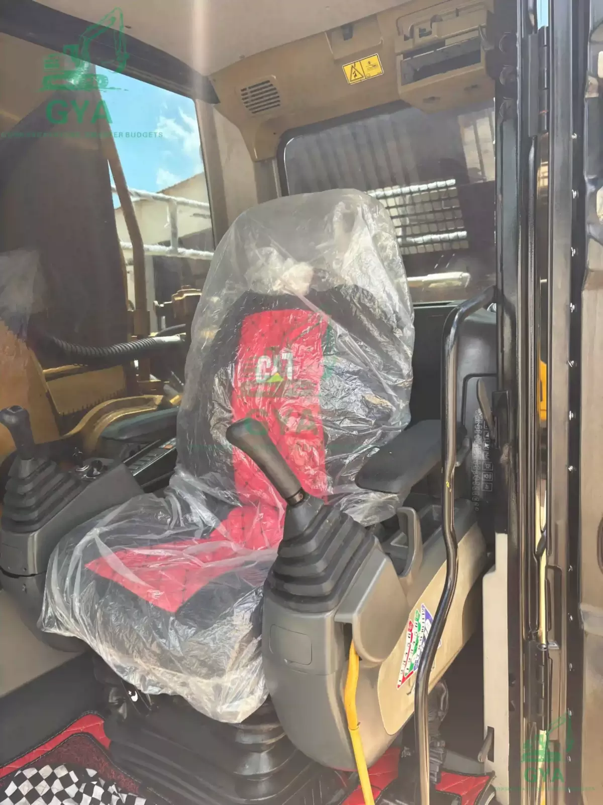 2017 Caterpillar CAT 329D2L detail photo 6