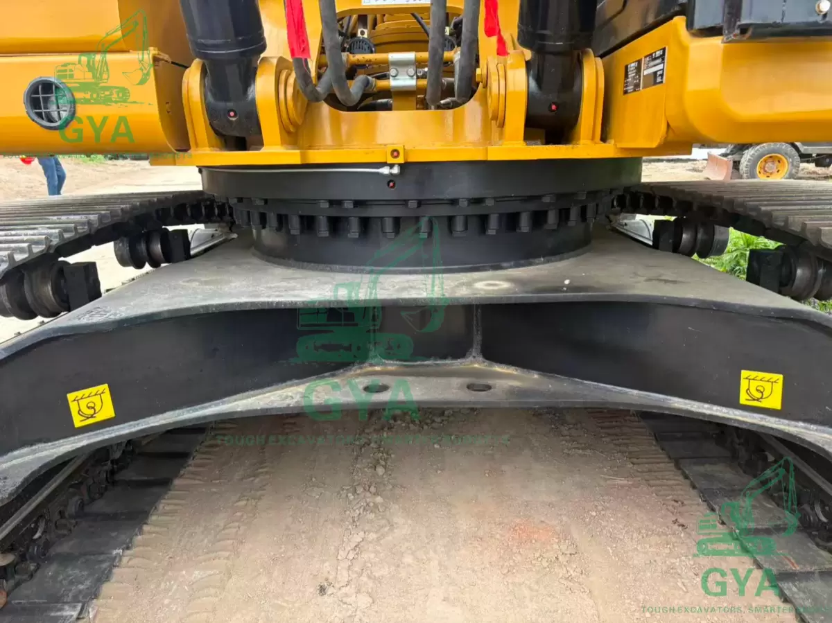 2024 Caterpillar CAT 330GC detail photo 3