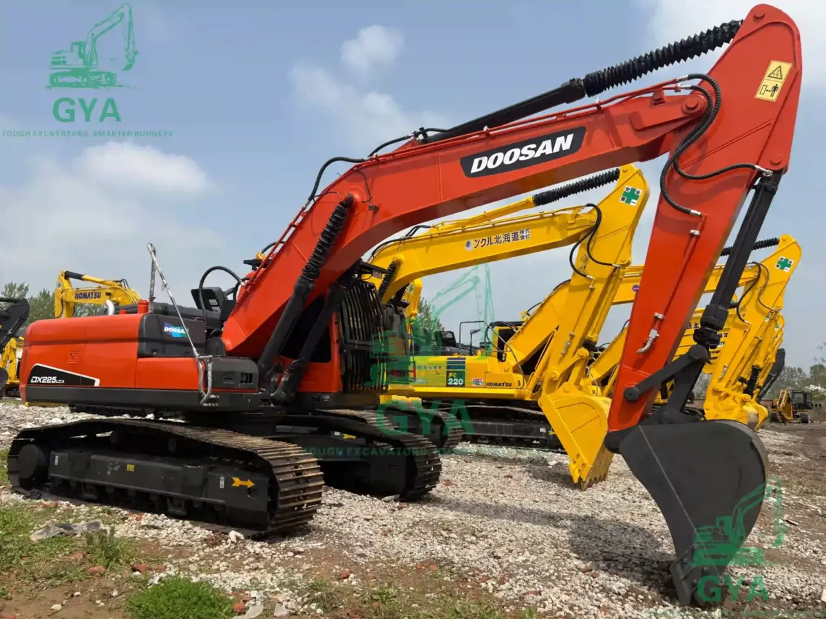 2017 Doosan DX225 detail photo 3