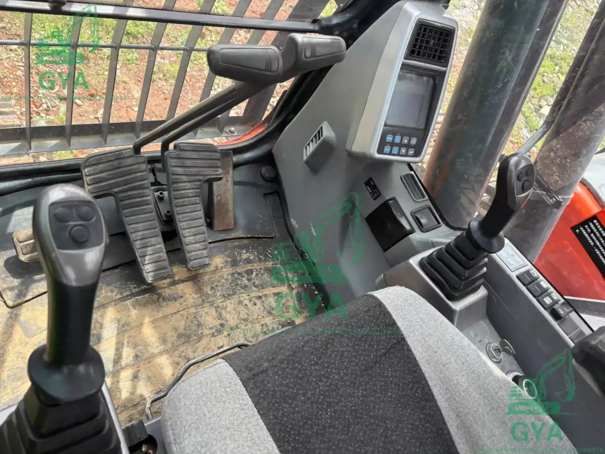 2015 Doosan DX300 detail photo 8