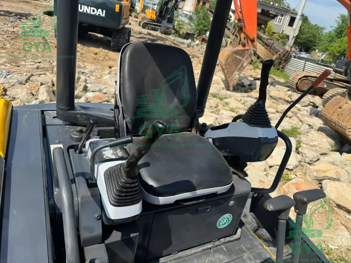 2021 Komatsu PC40 detail photo 4