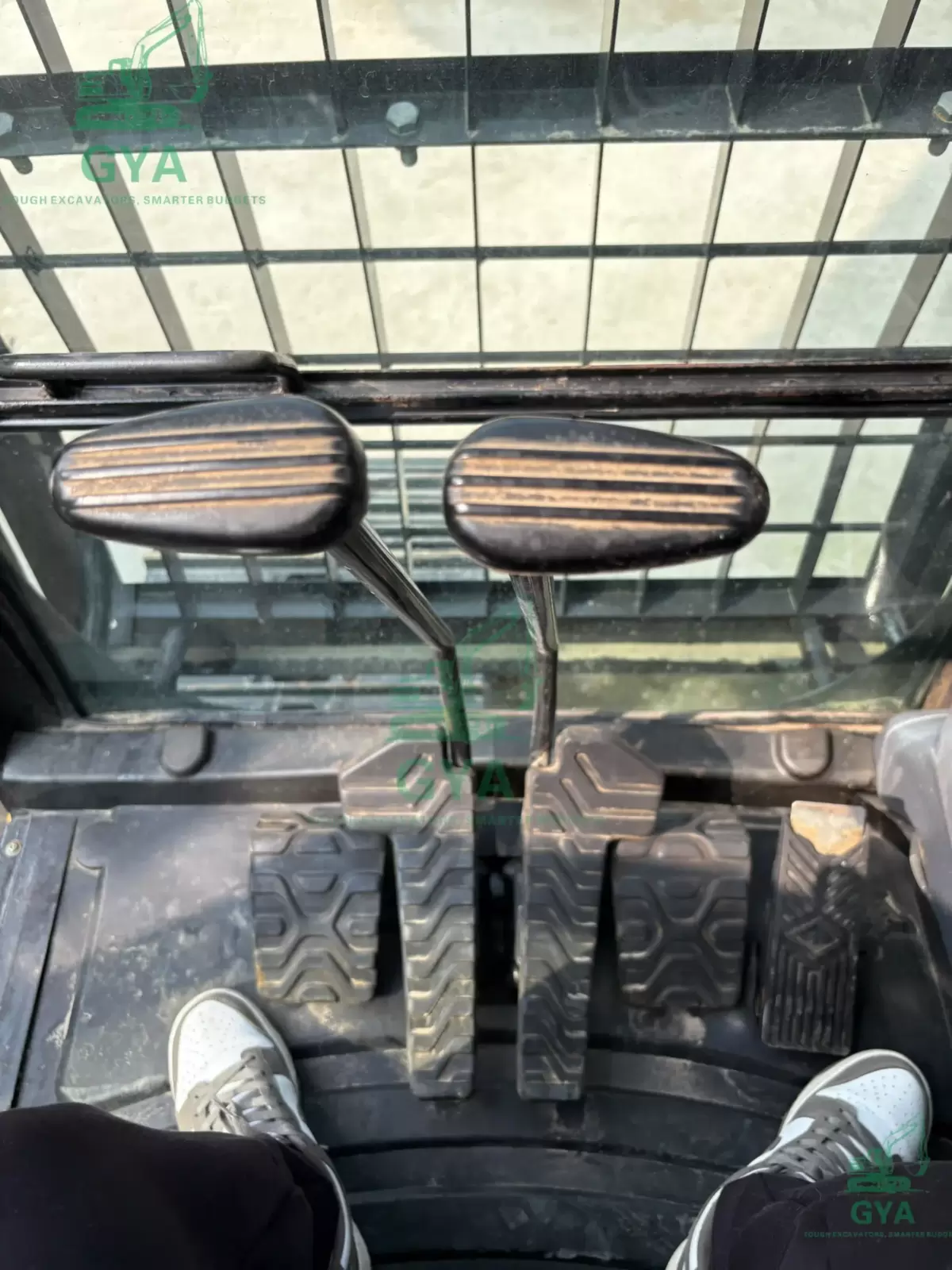 2018 Caterpillar CAT 323D2L detail photo 5