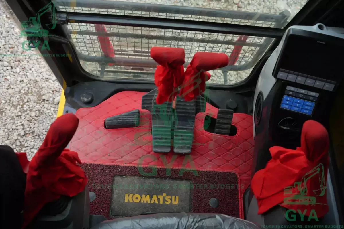 2014 Komatsu PC200-8 detail photo 7