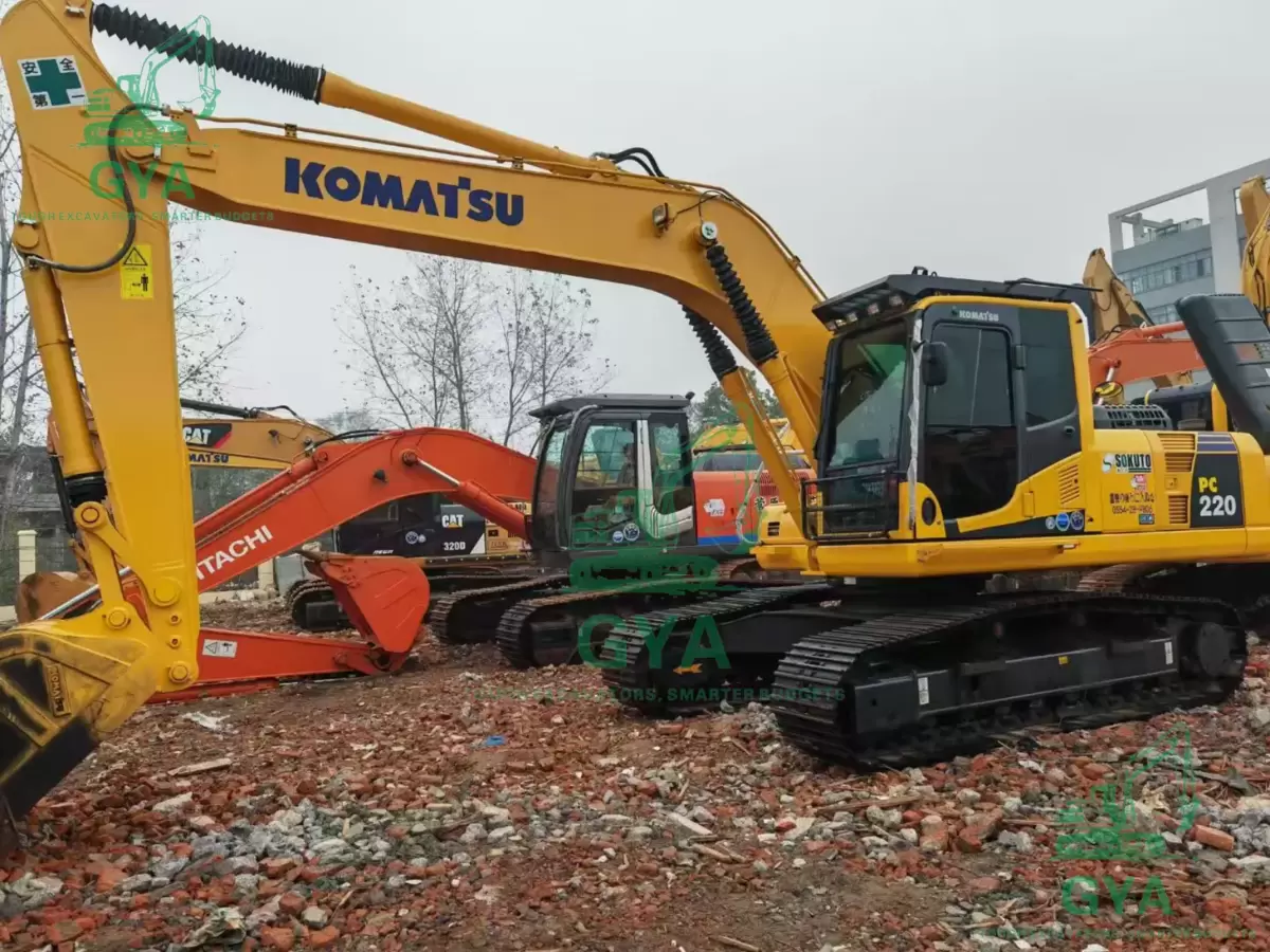 2015 Komatsu PC220-8