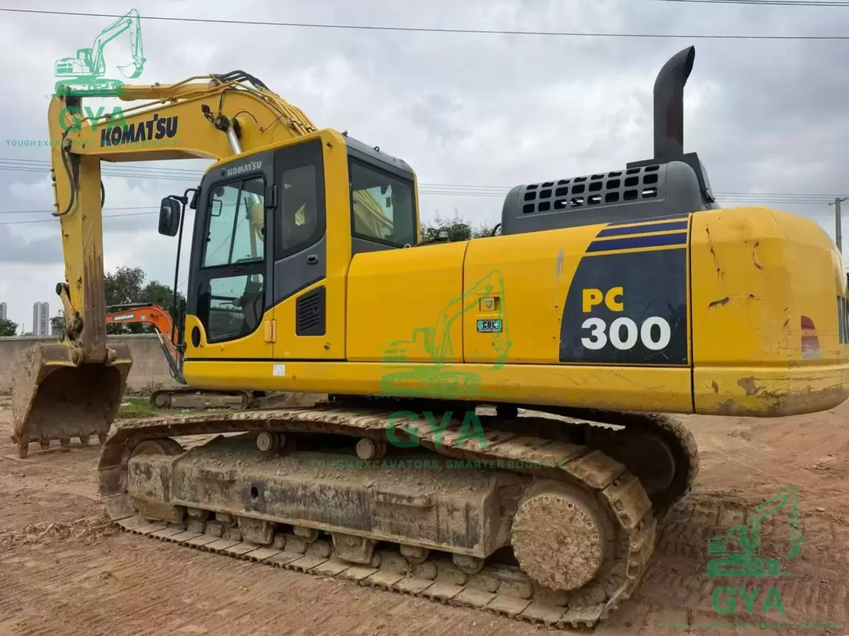 2023 Komatsu PC300-8